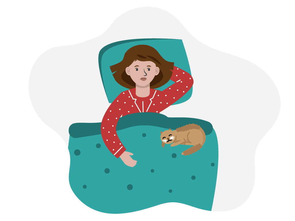 Ein Mädchen, das zugedeckt im Bett liegt und wach ist. Eine Hand ist unter ihren Kopf gelegt. Eine Katze schläft auf der Bettdecke. Es sieht aus, als hätte sie Probleme zu schlafen.